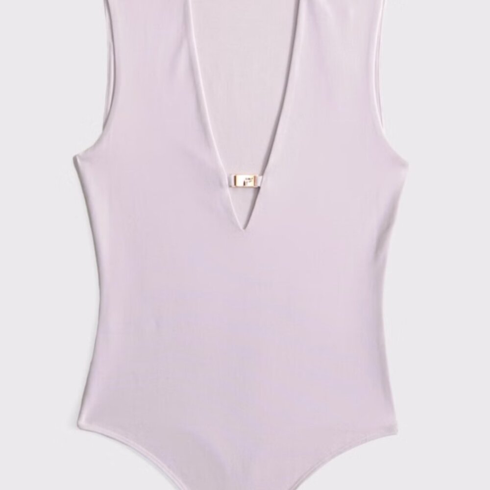 Abercrombie & Fitch - Plunge Hardware Bodysuit in Light Pink (size small)